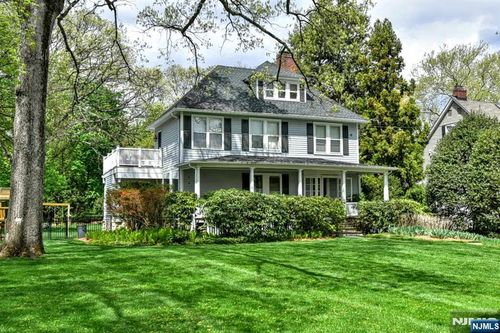 208 Lincoln Ave, Ridgewood, NJ, 07450-4902 | Card Image