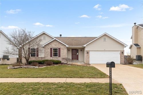 14 Winter Valley Dr, Fenton, MO, 63026-4839 | Card Image