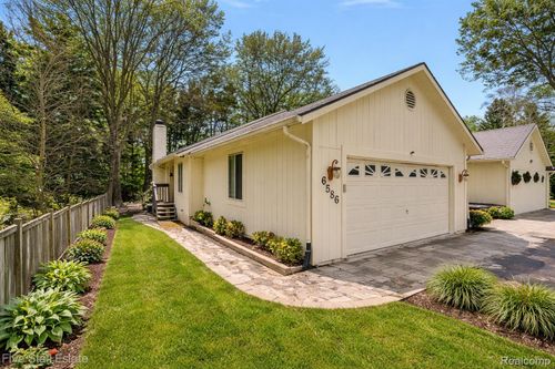 1-6586 Pontiac Lake Rd, Waterford, MI, 48327-1753 | Card Image