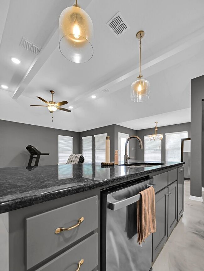 412 Travis Dr, House other with 4 bedrooms, 2 bathrooms and 2 parking in McGregor TX | Image 15