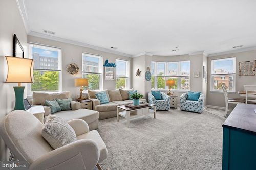 221-23 Pierside Dr, BALTIMORE, MD, 21230-5468 | Card Image