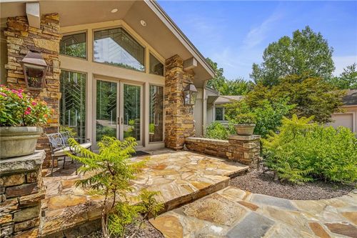 11615 Mohawk Ln, Leawood, KS, 66211-2665 | Card Image