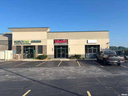 1007 Canal Shore Dr Sw, Le Claire, IA, 52753-7600 | Card Image