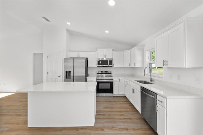 12974 Se 42 Nd Ct, House other with 3 bedrooms, 2 bathrooms and null parking in BELLEVIEW FL | Image 14