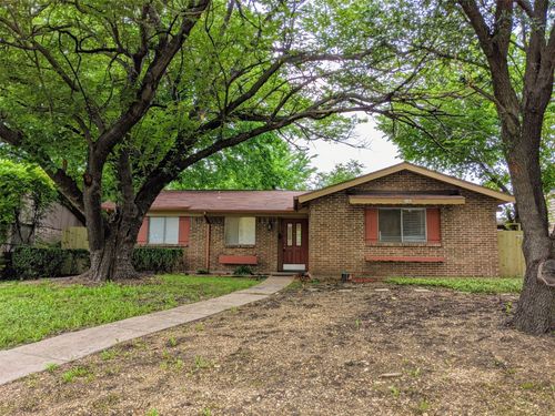 2121 Travis Dr, Carrollton, TX, 75006-7650 | Card Image