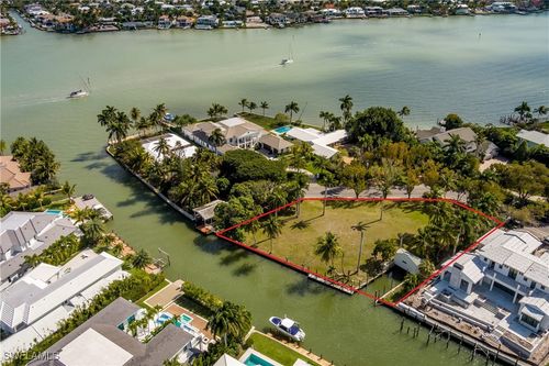930 18th Ave S, NAPLES, FL, 34102-7545 | Card Image