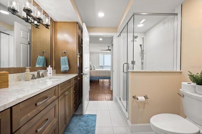 Primary Bathroom | Image 18