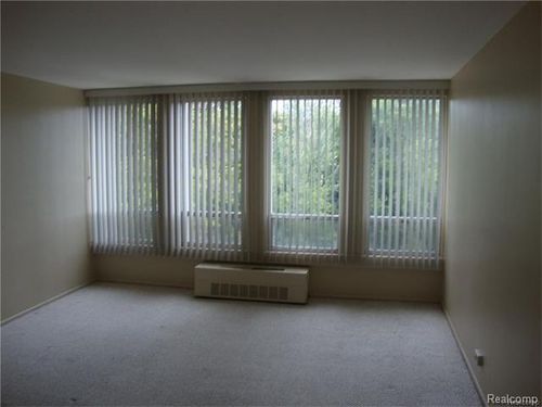 apt-310-22700 Garrison St, Dearborn, MI, 48124-2025 | Card Image