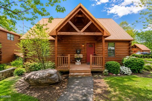 143 White Oak Way, Gatlinburg, TN, 37738-6256 | Card Image