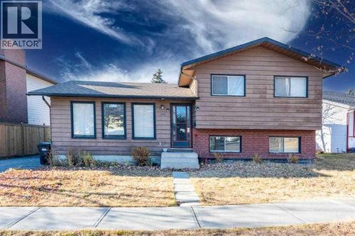 304 Whitefield Dr Ne, Calgary, AB, T1Y5J3 | Card Image
