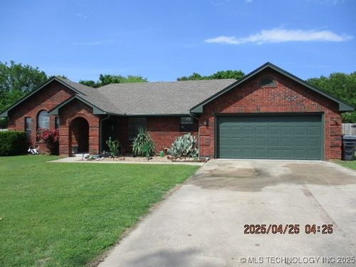 61 Cedar Ln, Ardmore, OK, 73401-7060 | Card Image