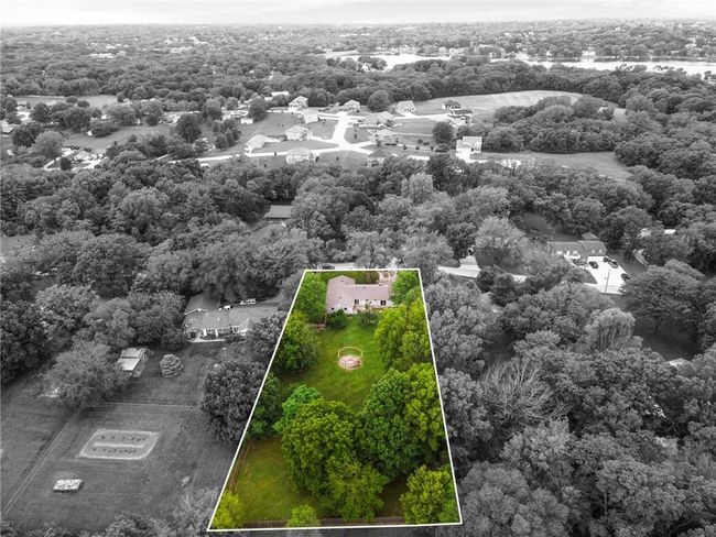 7423 Nw Locust Dr, House other with 3 bedrooms, 2 bathrooms and null parking in Parkville MO | Image 36