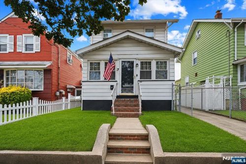 7 Laurel Pl, East Rutherford, NJ, 07073-1309 | Card Image