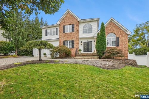 18 Boulder Trl, Mahwah, NJ, 07430-2282 | Card Image