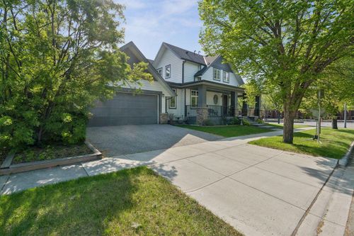 512 Memorial Dr Nw, Calgary, AB, T2N3C4 | Card Image