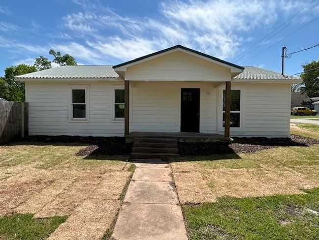 317 W Elm St, House other with 3 bedrooms, 2 bathrooms and null parking in Whitewright TX | Image 30