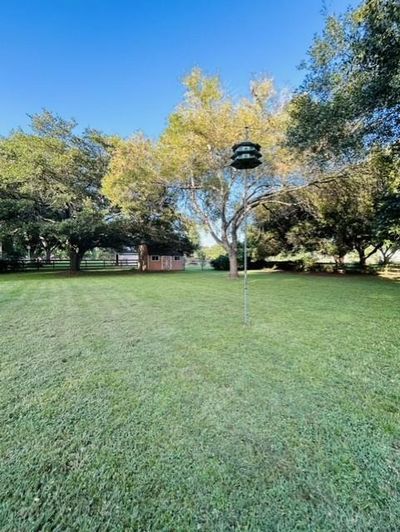 408 Standing Oaks Lane, House other with 3 bedrooms, 2 bathrooms and null parking in Sealy TX | Image 3