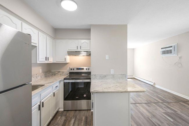 upper unit 2 bedroom | Image 8