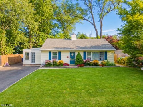 12 Pierrepont Ave, Middlesex, NJ, 08846-2311 | Card Image