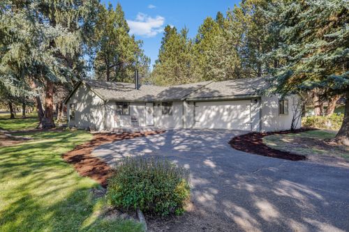 20720 Will Scarlet Ln, Bend, OR, 97702-2207 | Card Image