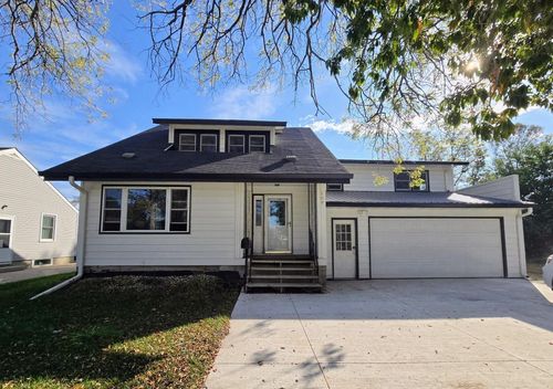 109 5th Ave Se, Pipestone, MN, 56164-1930 | Card Image