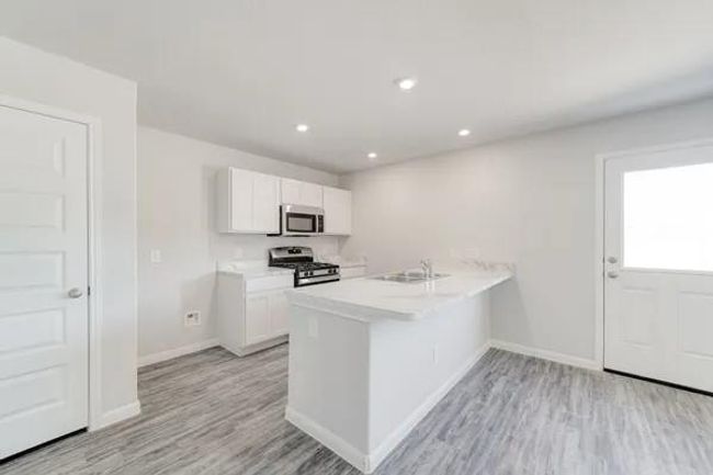 1004 Greenspointe Ave, House other with 4 bedrooms, 3 bathrooms and null parking in La Grange TX | Image 7