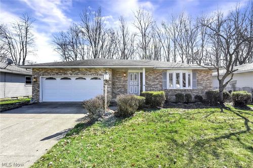 25051 Tara Lynn Dr, North Olmsted, OH, 44070-1290 | Card Image