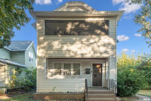 1423 Pershing Blvd, Clinton, IA, 52732-2903 | Card Image