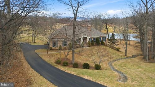 18051 Turnberry Dr, ROUND HILL, VA, 20141-2558 | Card Image