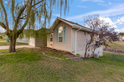 4427 W University St, Springfield, MO, 65802-4977 | Card Image