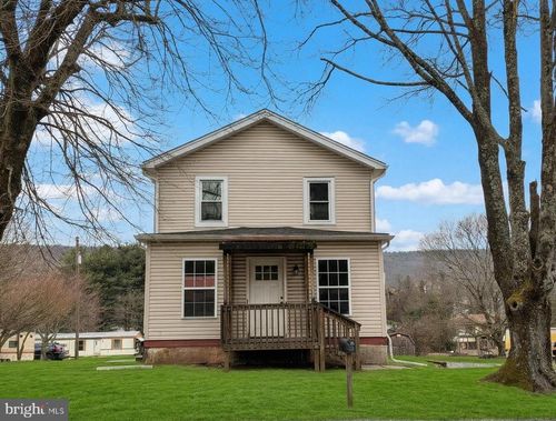 737 Pottsville St, LYKENS, PA, 17048-1621 | Card Image