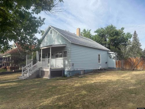 620 5th St, Rawlins, WY, 82301-5523 | Card Image
