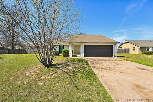 8844 S 74th East Ave, Tulsa, OK, 74133-4825 | Card Image