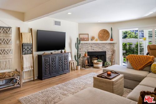 571 Artisan Road, Newbury Park, CA, 91320 | Card Image