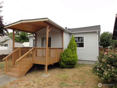 411 7th St Se, Auburn, WA, 98002-6151 | Card Image