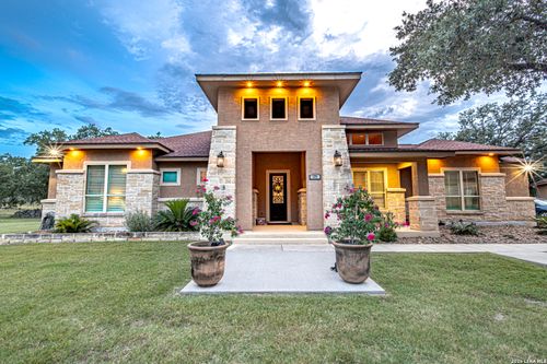 125 Bobcat Bnd, La Vernia, TX, 78121-5721 | Card Image