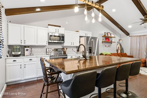 808 Tin Dor Way, Fairdale, KY, 40118-9561 | Card Image