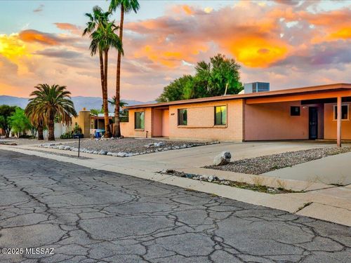 340 N Bedford Dr, Tucson, AZ, 85710-3053 | Card Image