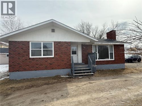 955 King Ave, Bathurst, NB, E2A1R9 | Card Image