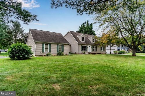 720 Sutton Dr, CARLISLE, PA, 17013-3570 | Card Image