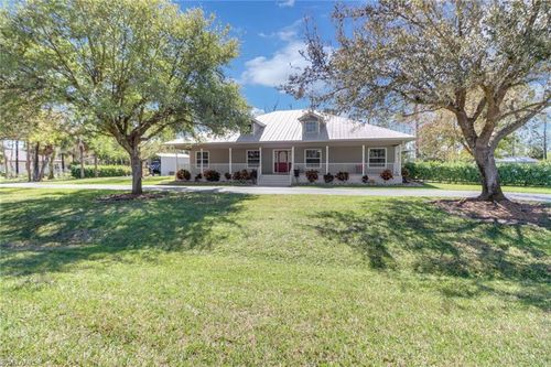 90 24th Ave Ne, NAPLES, FL, 34120-2368 | Card Image