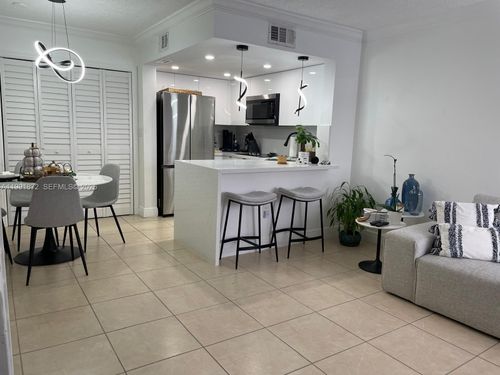 apt-204-8675 Nw 5th Ter, Miami, FL, 33126-3880 | Card Image