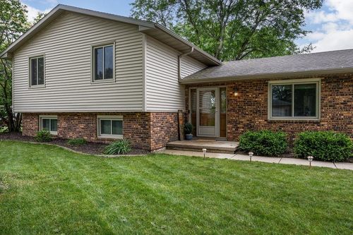 305 Raymond Road, Waunakee, WI, 53597 | Card Image