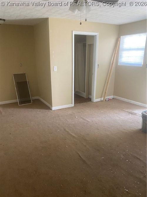 1979 Oakridge Dr, Charleston, WV, 25311-1337 | Card Image