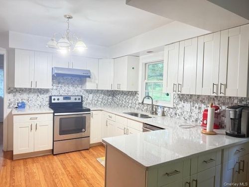 2020 Midlane, Syosset, NY, 11791 | Card Image