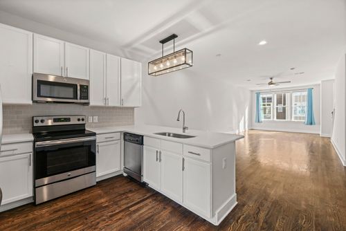 207 Porter Village Cir, Nashville, TN, 37206-2599 | Card Image