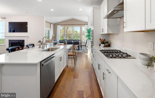 16 John Vanzandt Dr, Titusville, NJ, 08560-2440 | Card Image