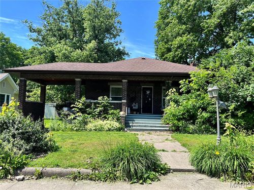 414 S Pine St, Nokomis, IL, 62075-1621 | Card Image