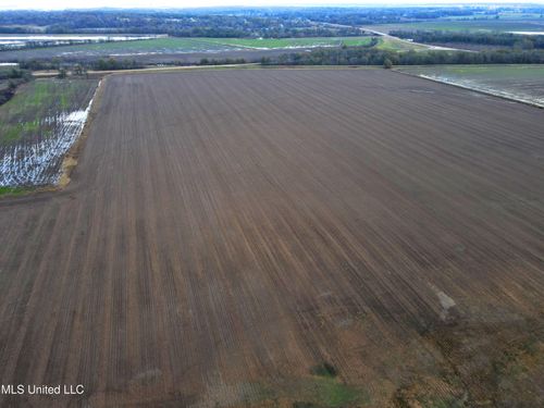 1486 Hot Thornton Rd, Tunica, MS, 38676-9759 | Card Image