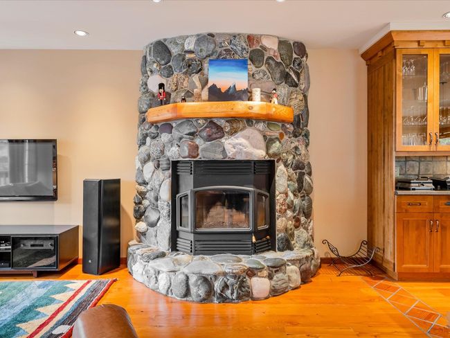 21 - 4501 Blackcomb Way, Townhouse with 3 bedrooms, 3 bathrooms and 2 parking in Whistler BC | Image 7